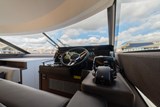 Prestige 590 for sale - lower helm